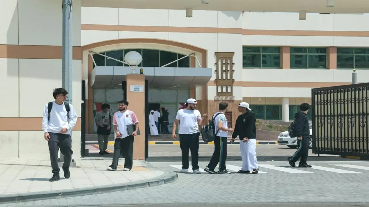 امتحان اللغة العربية يخفف التوتر عن طلبة الصف الثاني عشر